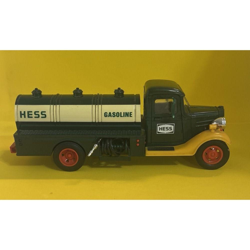 Vintage 1980 Hess Gasoline Fuel Oil Truck Toy Tanker Green & Yellow Lights Work